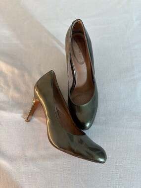 Corso Como Del Metallic Olive Green Patent Leather Pumps Size 8M